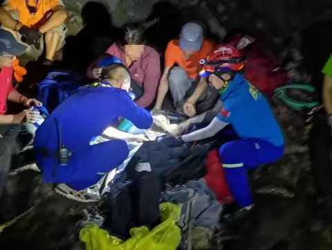以“烈士”之名致敬救人牺牲平民英雄尹起贺