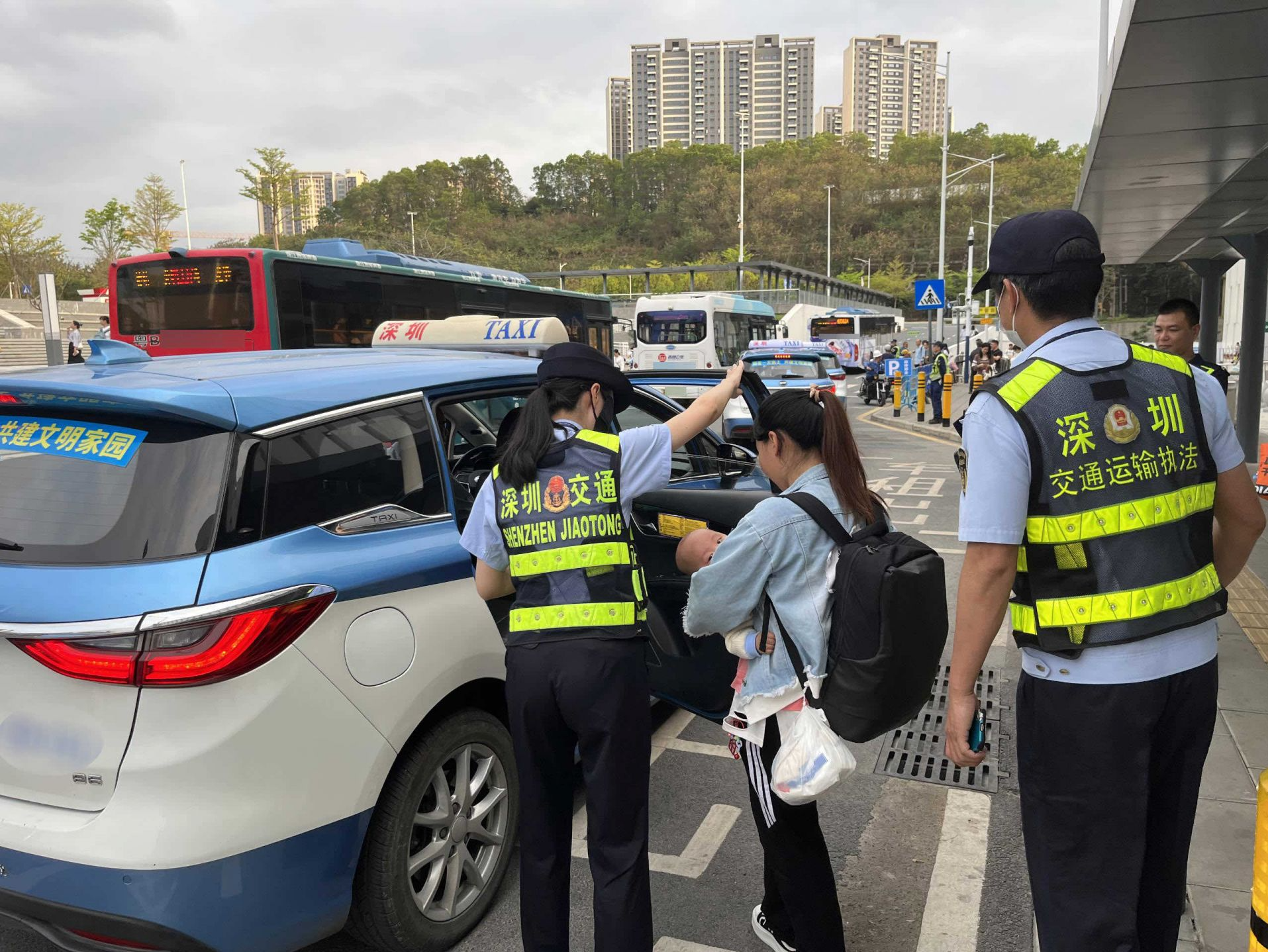 晶报特别报道｜在力度与温度间，找寻交通执法的最优解