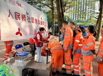 “微服务·邻距离”人民桥社区开展便民服务日活动