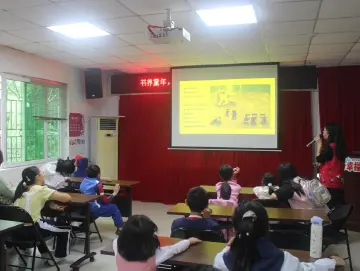 红村社区开展读书月亲子共读“绿书签”活动