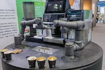 想当咖啡店老板？这个展会的“中山造”机器人能帮忙