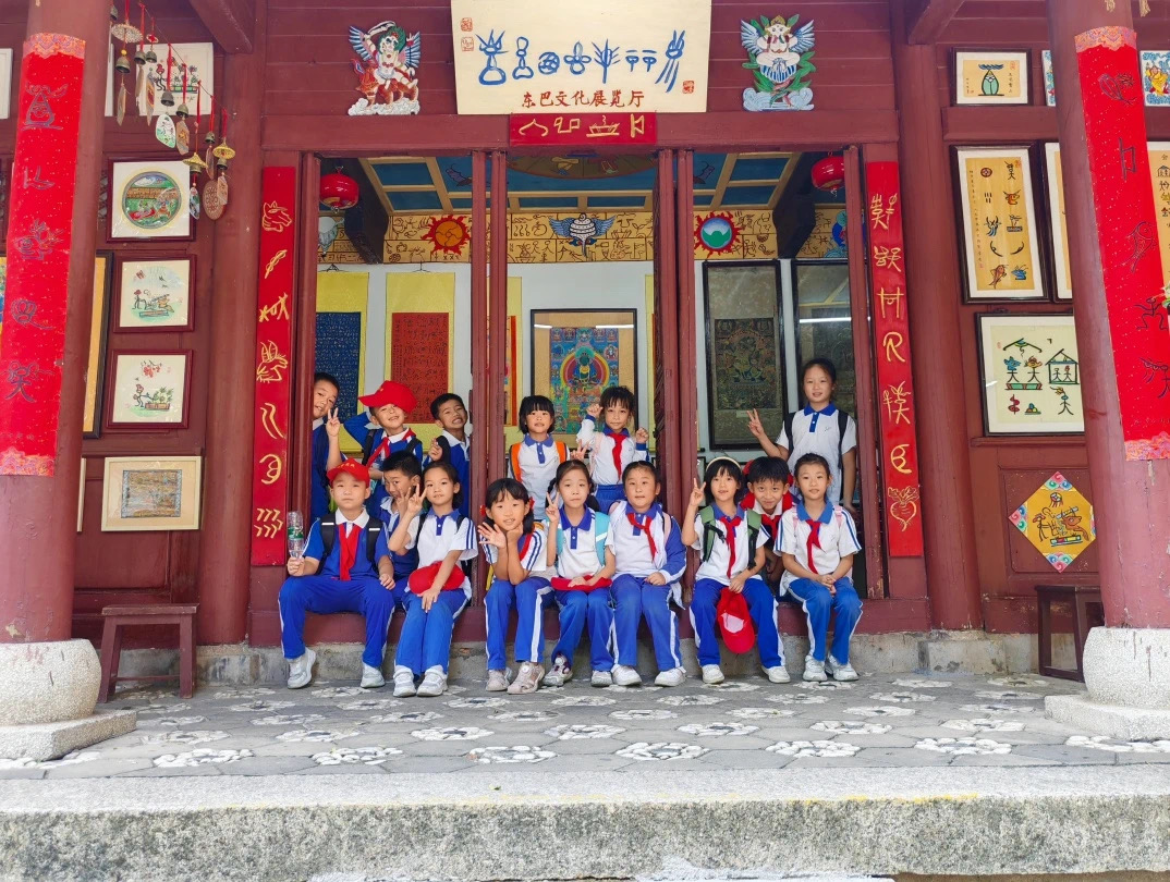探寻民族文化，南油小学二年级开展研学活动