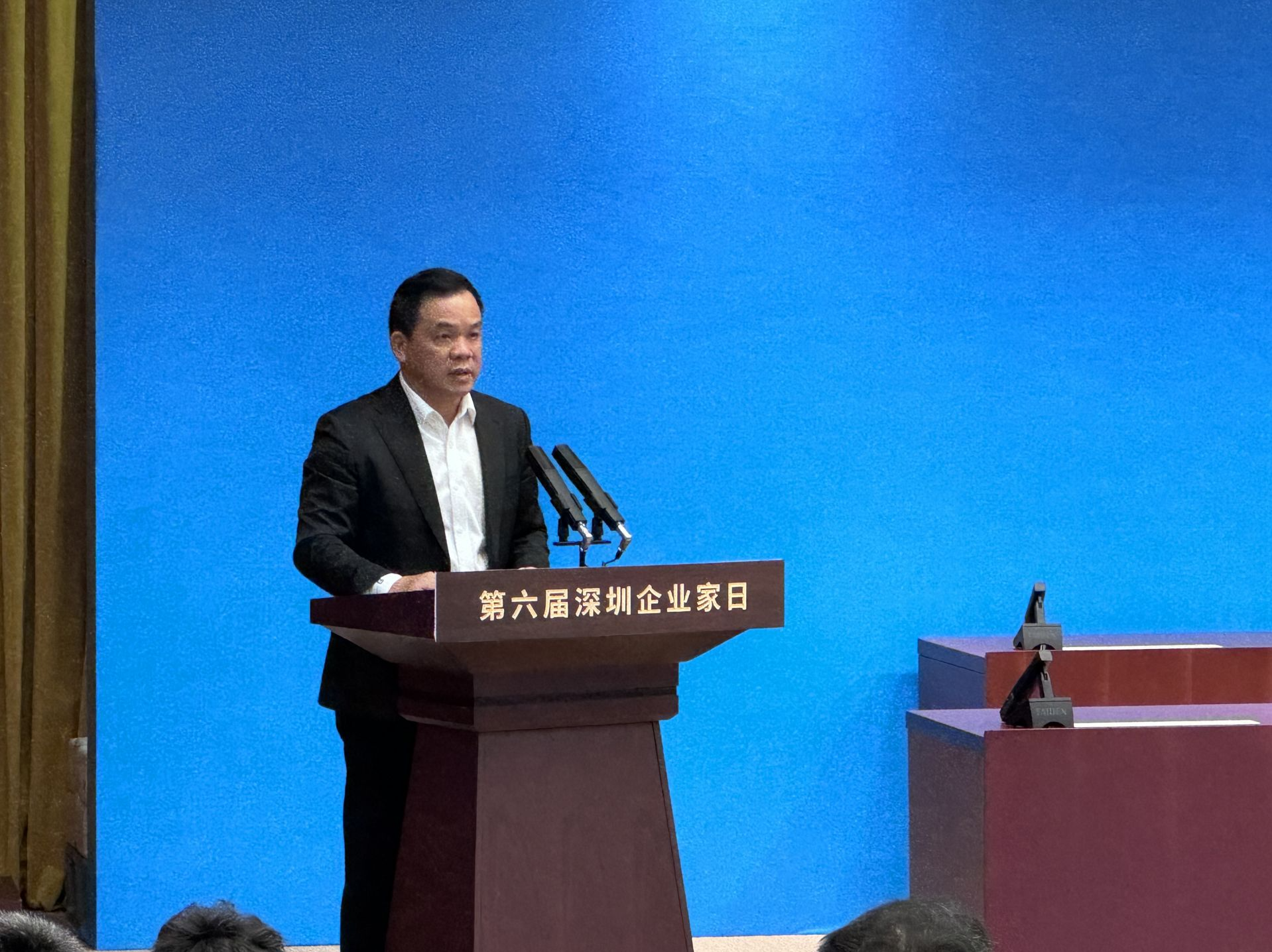市工商联主席、朗华集团董事长张春华：企业家始终与深圳同心共荣、互相成就、双向奔赴 | 聚焦深圳企业家日