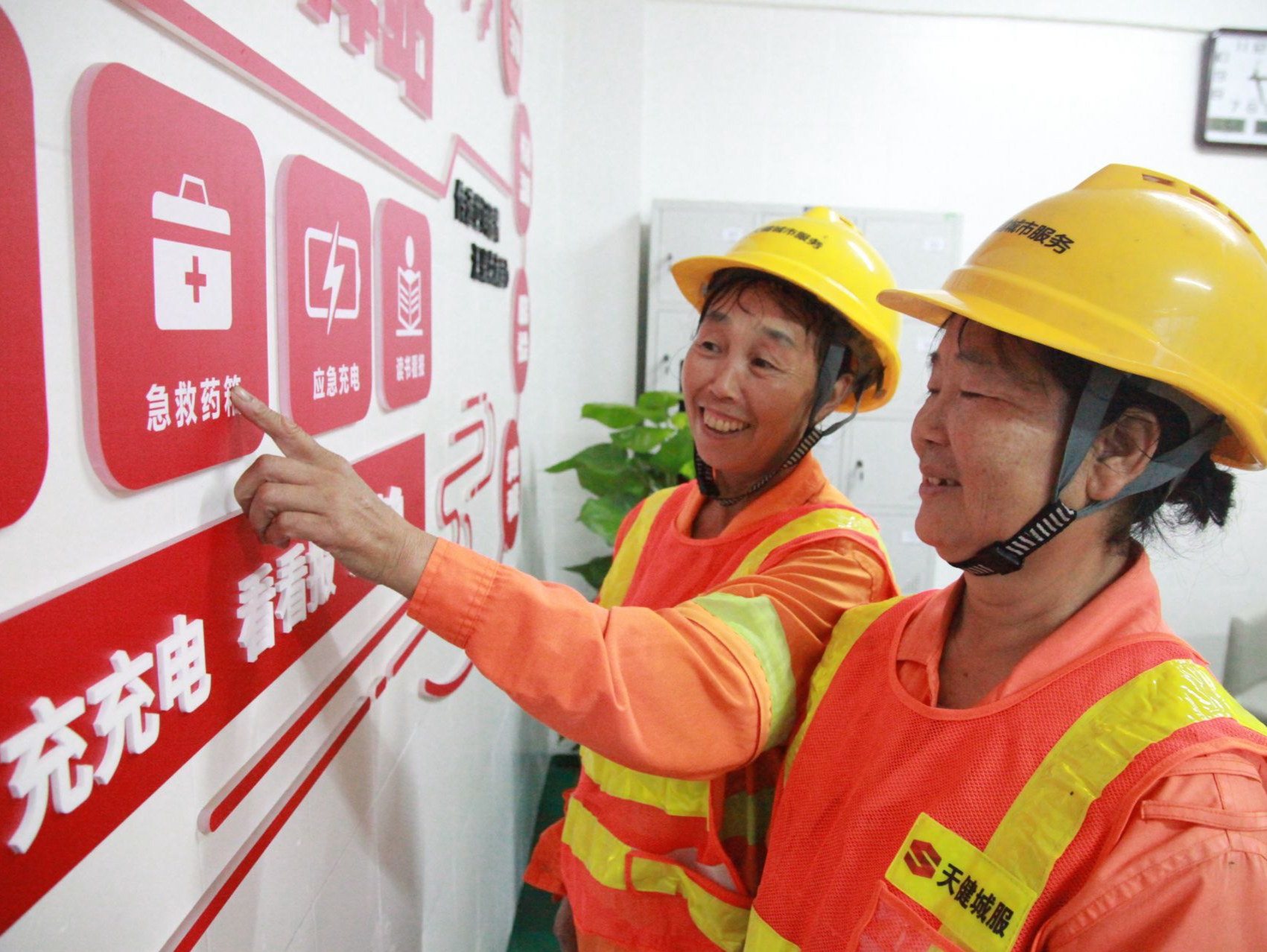 光明区“暖心驿站”投用：以“城市红心”温暖“城市美容师”“城市蜂鸟”