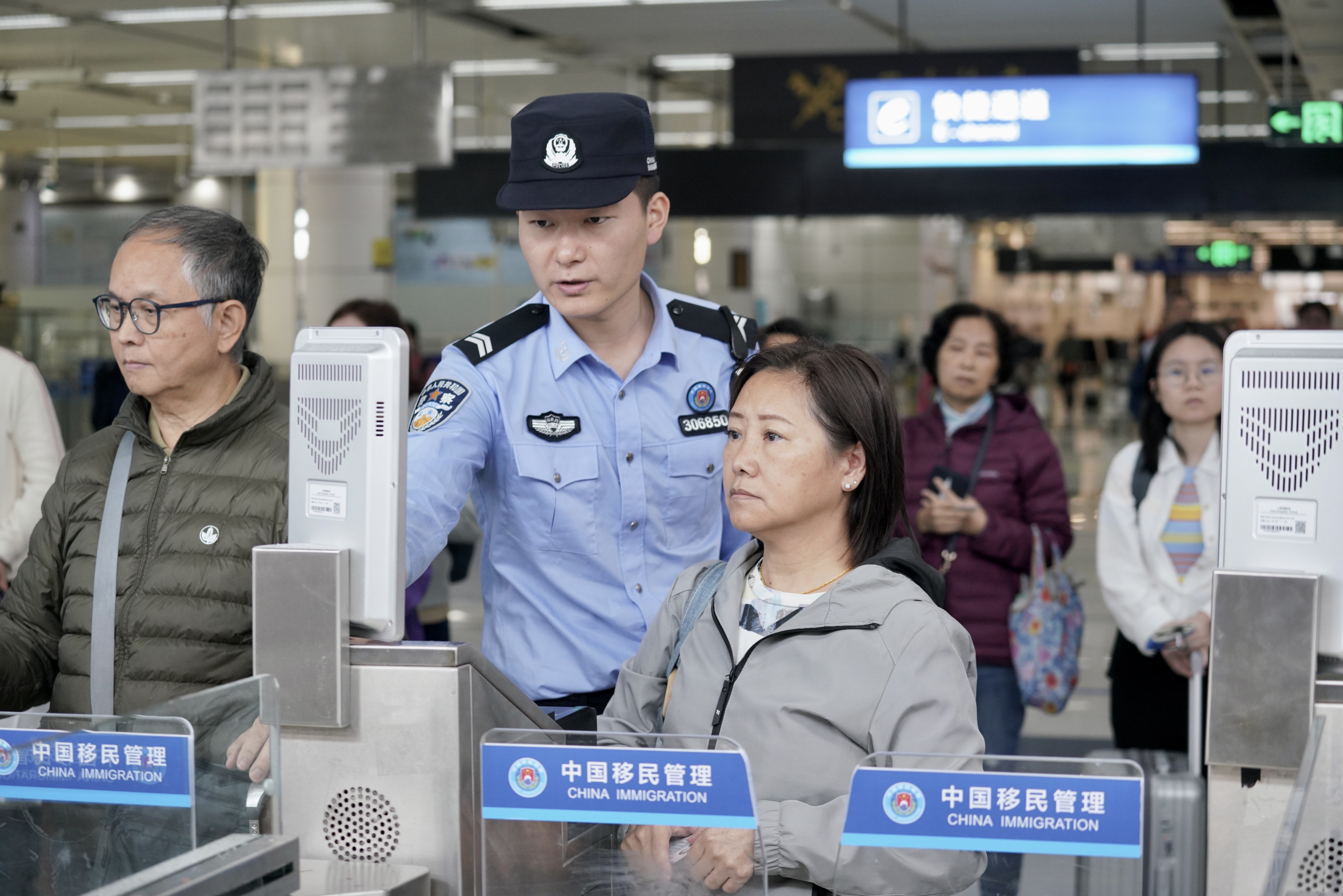 启用满一周！21.3万人次经深圳湾口岸“免出示证件”通道通关 