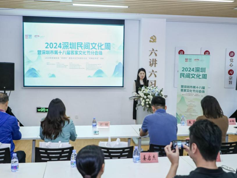 上百件核雕精品展出，航城街道刮起“最炫非遗风” 