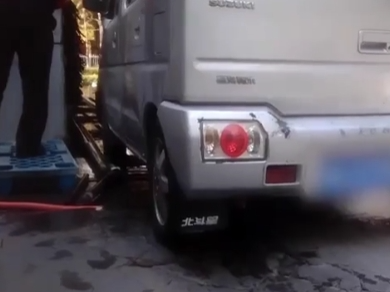 一年盗水5000余吨！起底“免费洗车”背后的门道