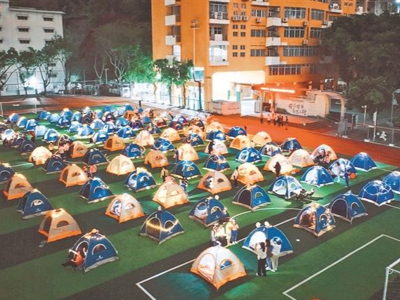 罗湖实验学校举行创意阅读活动：星光下，102组家庭开启帐篷亲子夜读