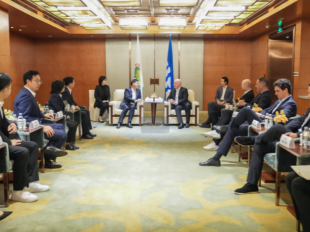国足踢不赢，那能办世界杯吗？