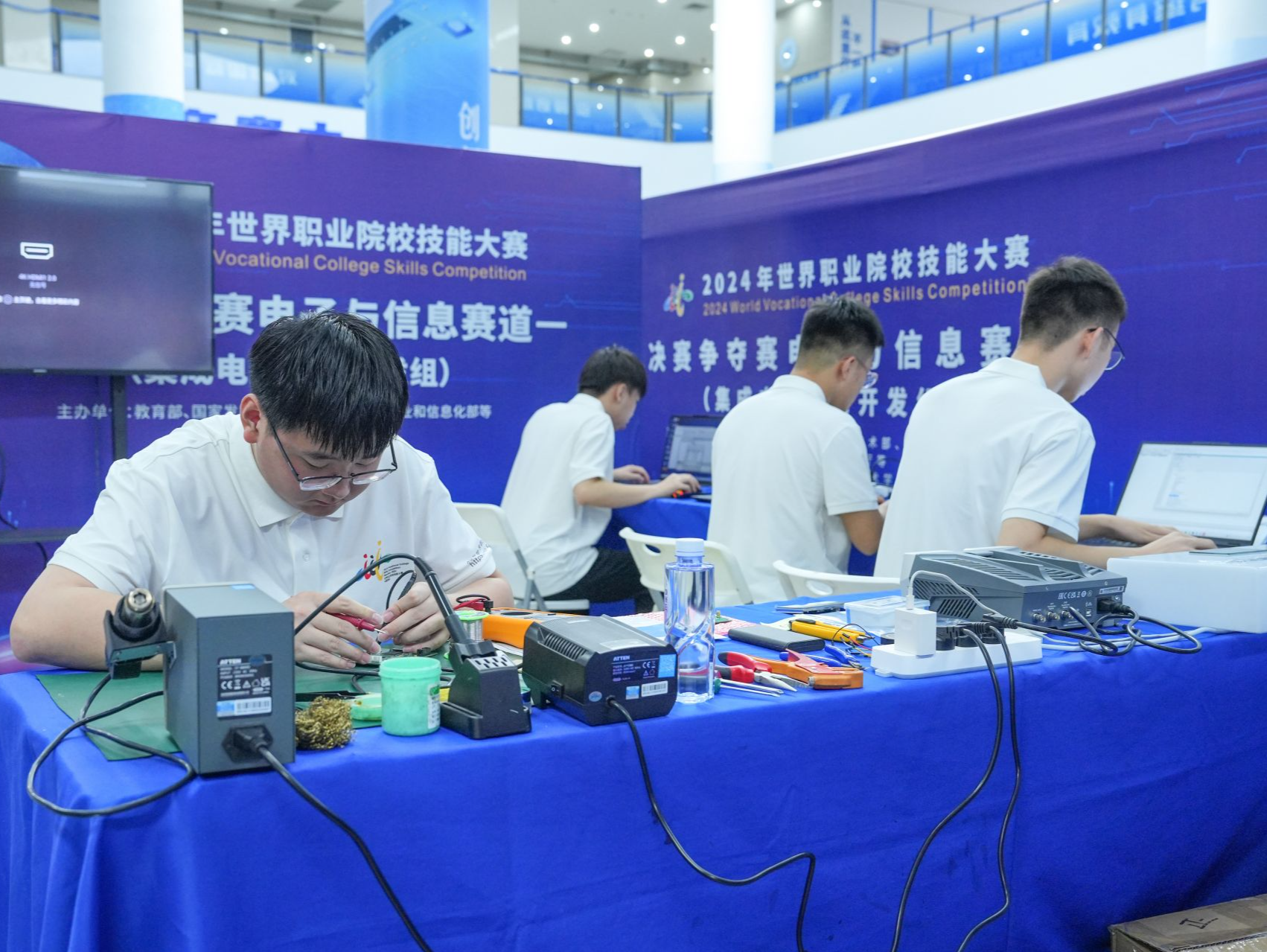 世界职业院校技能大赛集成电路应用开发赛项在深信院举行