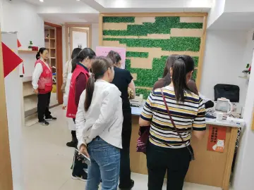 木头龙社区开展“两癌”筛查公益活动