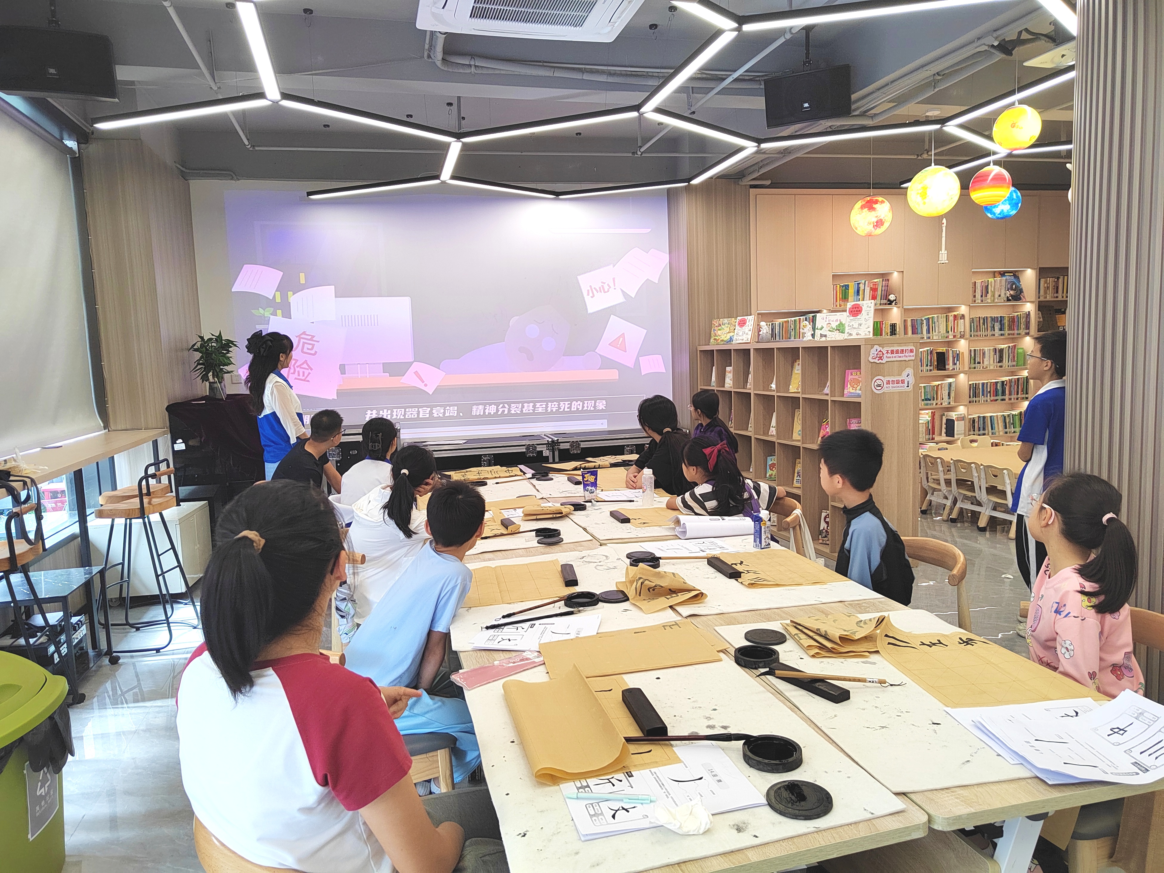 南园街道开展禁毒书法宣传活动