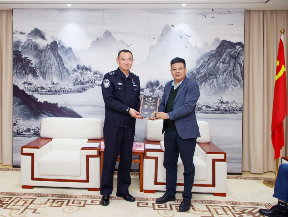 警企携手聚合力，共绘乡村振兴新篇章
