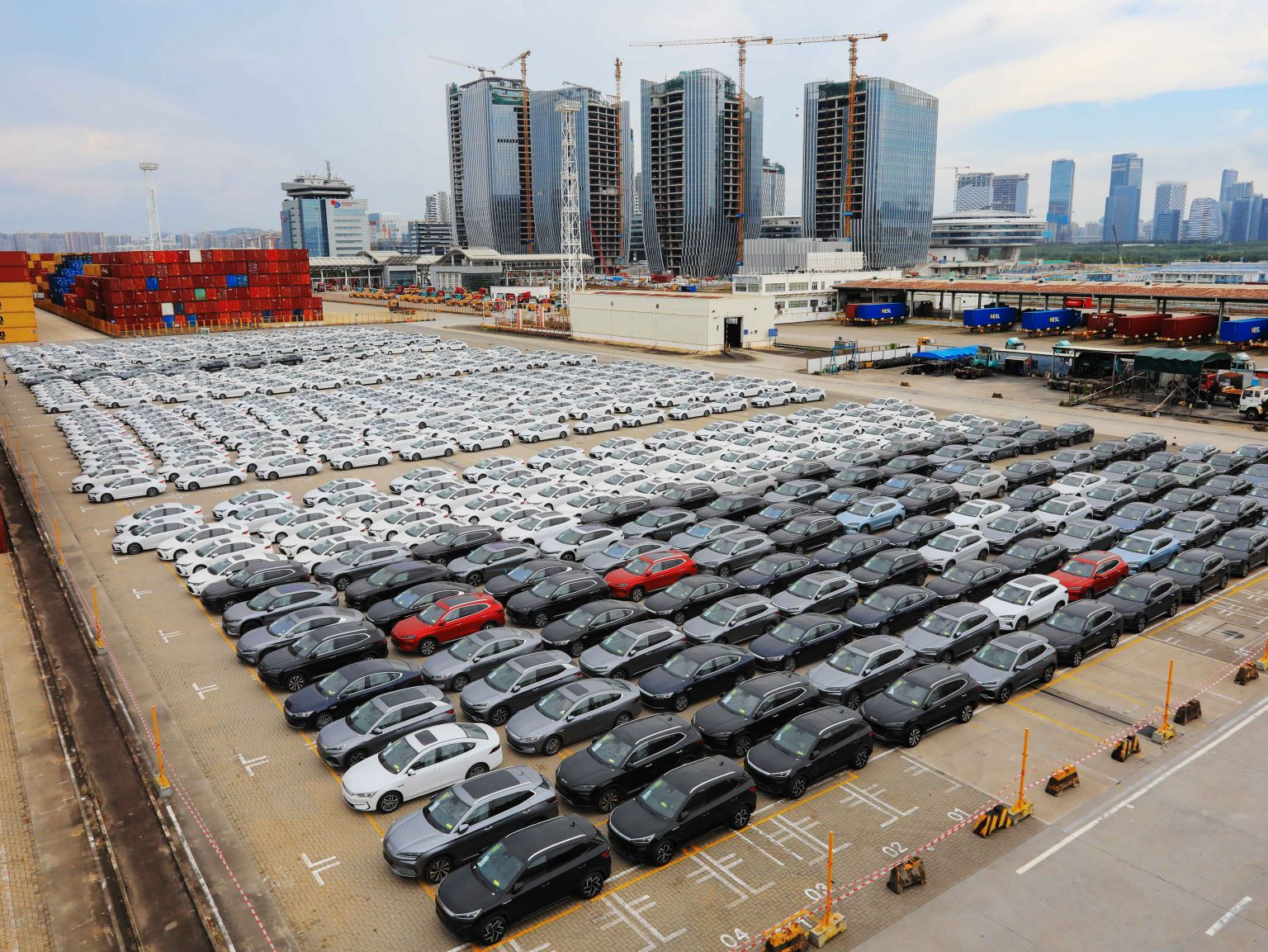 深圳智能网联汽车“越跑越快” 全市上下游产业链企业已超2400家