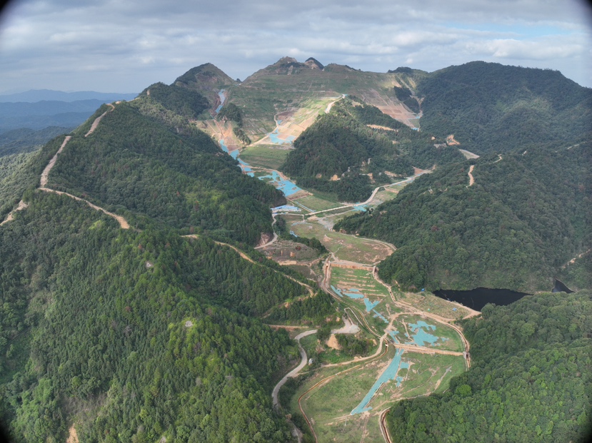 广东梅州：让废弃矿山先变青山再变“金山”