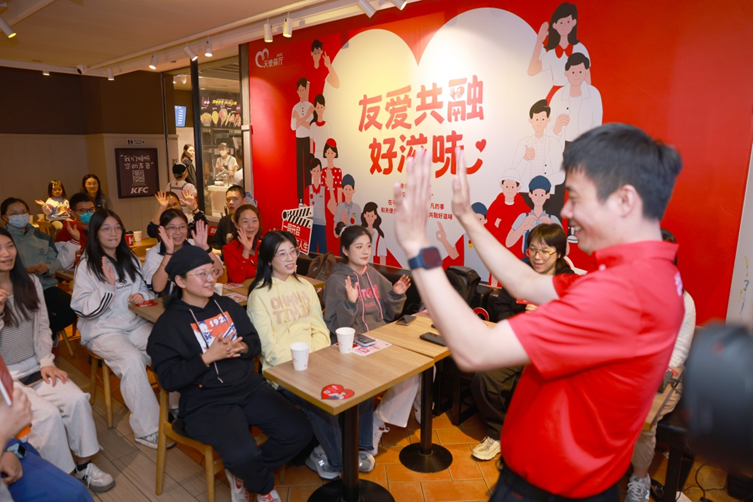 第33个国际残疾人日，深圳青年夜校课开到了“天使餐厅”