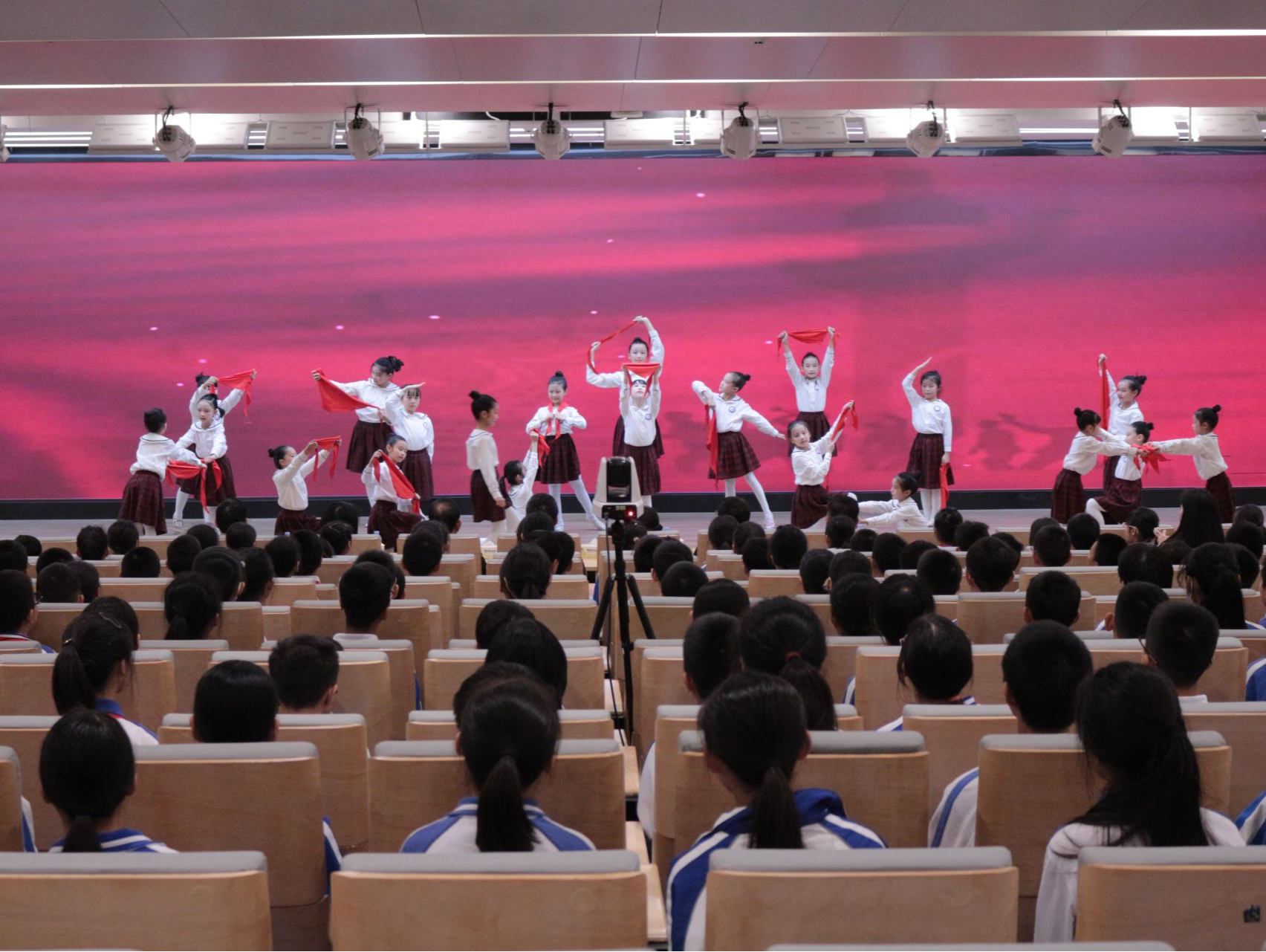 宝安一中学获评全国中小学国防教育示范学校
