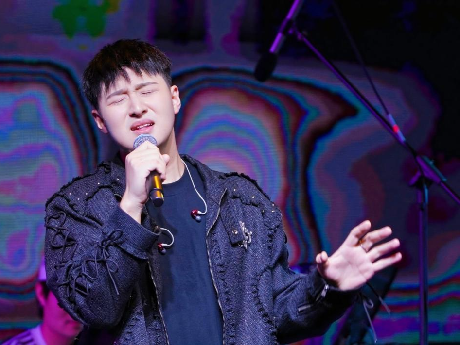 香港歌手李大卫在南山举办“青春不散场”深圳限定专场演唱会