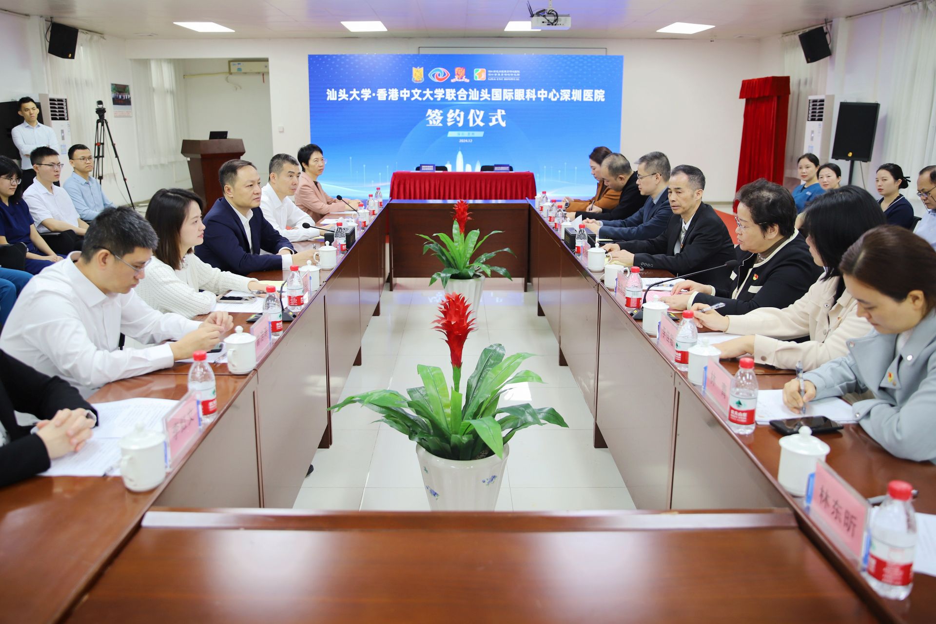龙岗区耳鼻咽喉医院与汕头国际眼科中心签署合作协议
