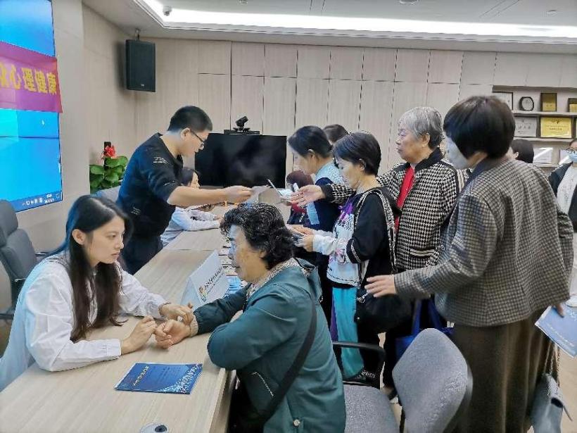 南园街道南华社区开展“预防脑中风与失眠”健康知识讲座