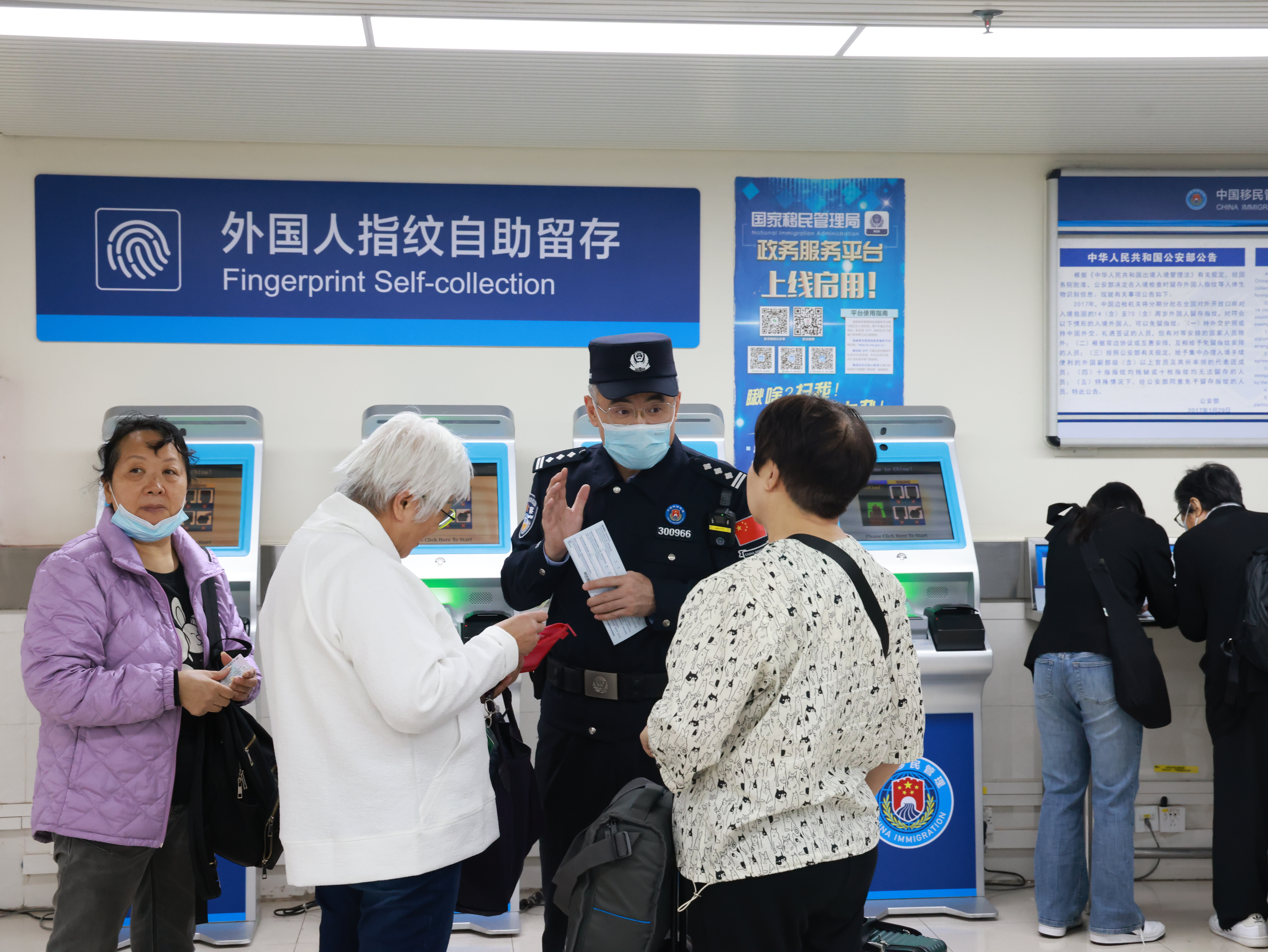 位列深圳口岸第一！罗湖口岸今年旅客量突破6000万，同比增长43%