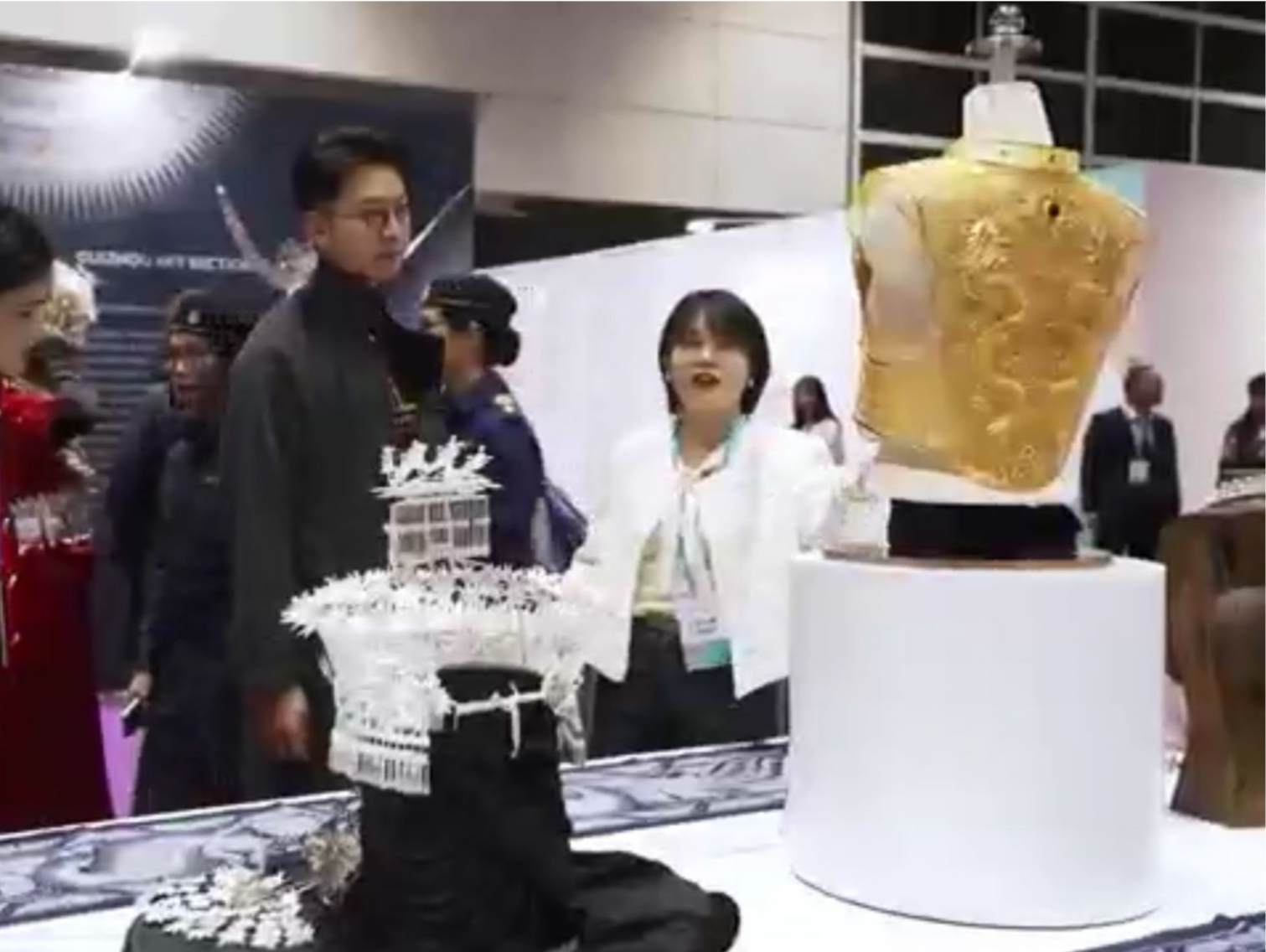 贵阳龙洞堡国际机场纳入过境免签新政！中国“公园省”贵州邀港人探寻山水人文之美