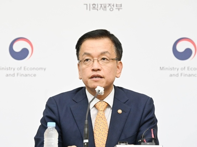 接任才三天，韩国新任代总统崔相穆被警方立案调查
