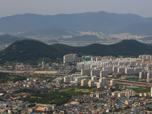 韩国金海市一军方驻地发生爆炸，已致3人受伤