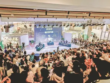 晶报特别报道 | 深圳读书月:没有终点的高贵坚持