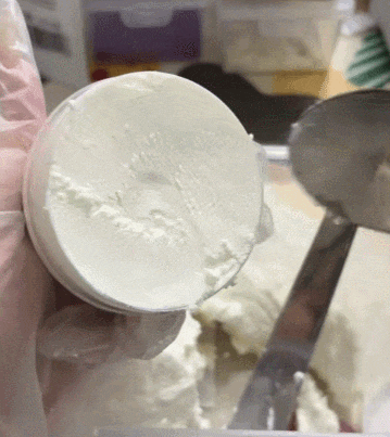 下午茶｜“吃一口脖子抻出二里地”！酸奶界“石膏”正在拿捏年轻人 