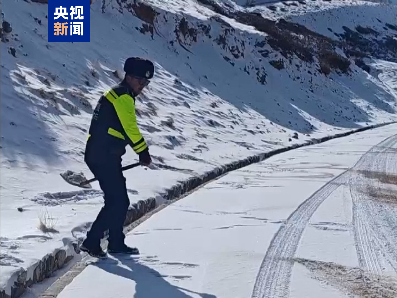 受强降雪天气影响 西藏阿里地区部分路段实行交通管制