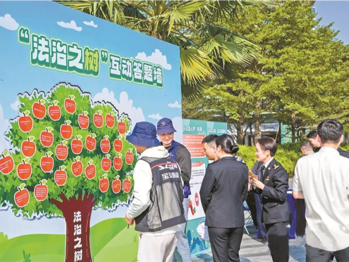 让普法既接地气又聚人气！连日来，深圳举办“宪法宣传周”活动