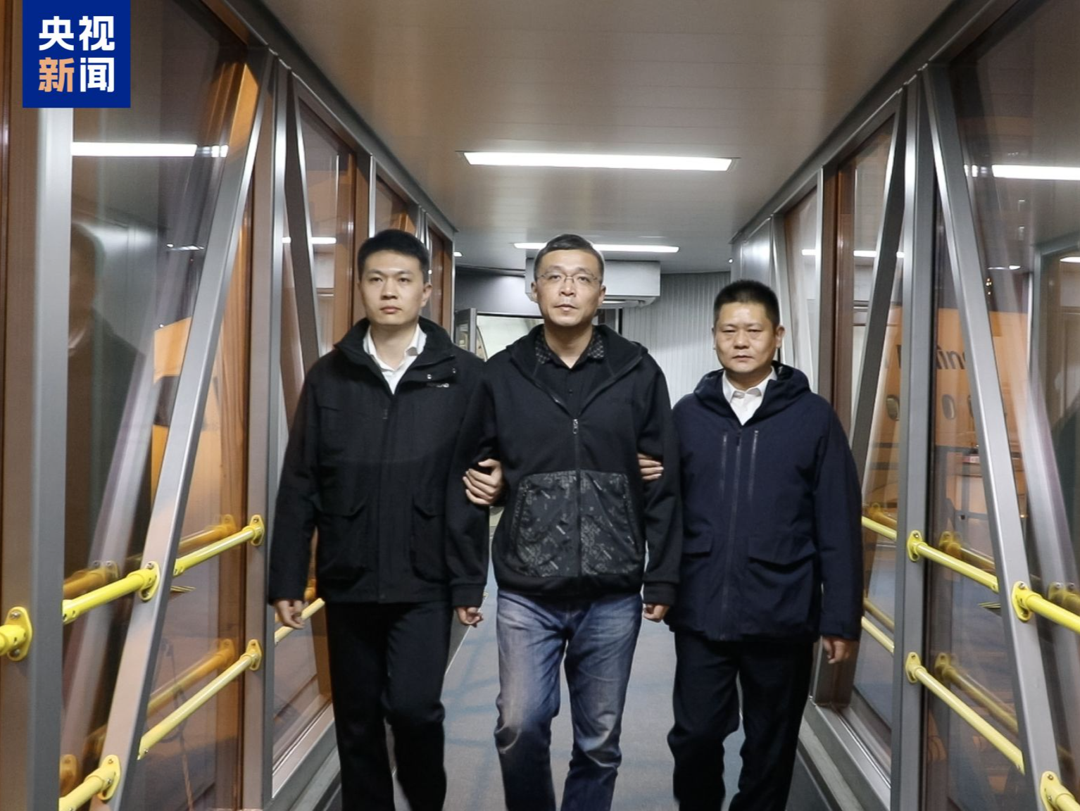 在境外主动投案，北京粮食集团原副总经理姜鹏举被遣返回国