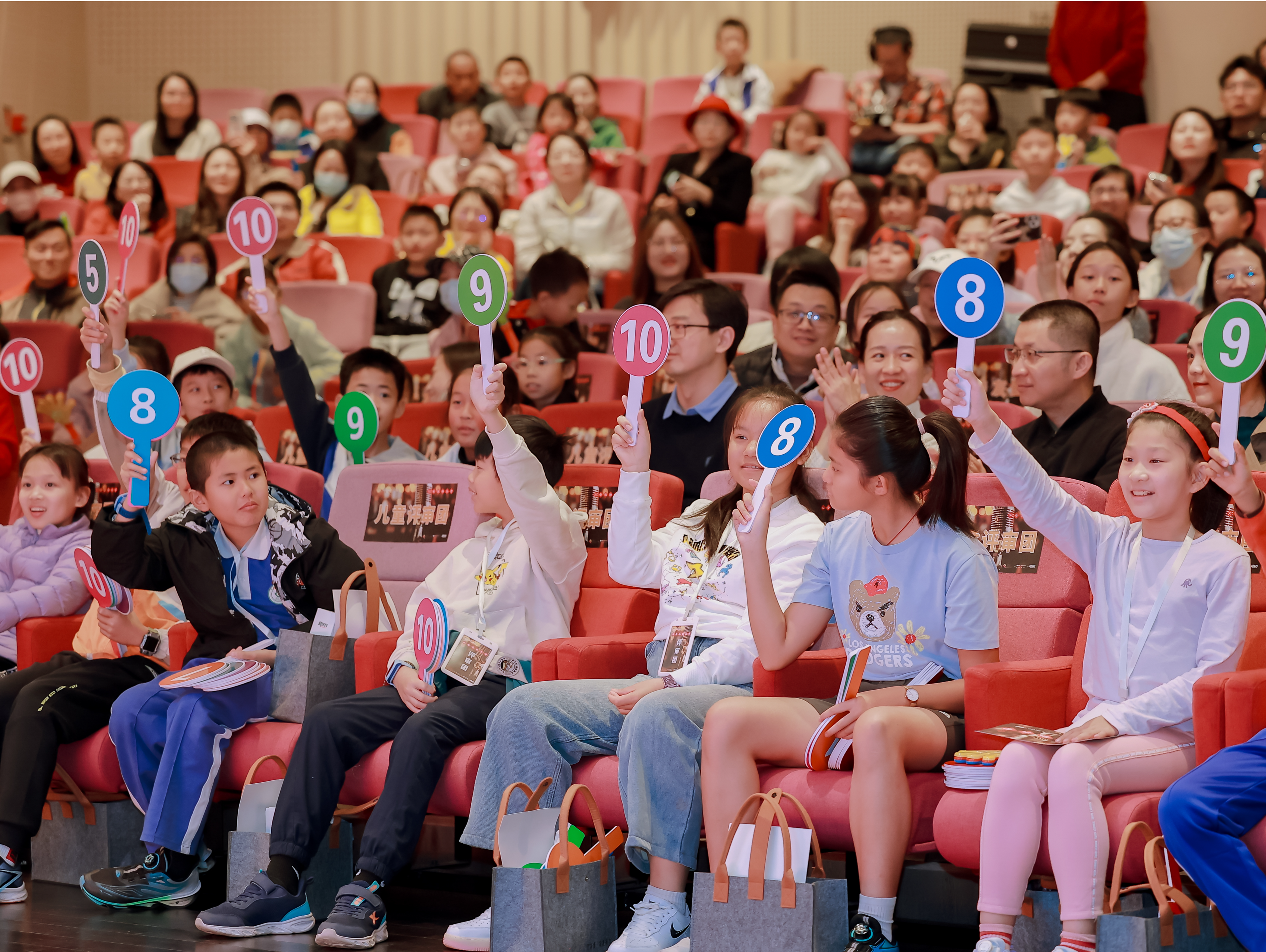 父母述职、孩子打分，深圳市妇联举办“父母述职大会”