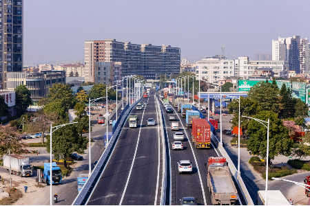 105国道新东阜路路口立交化改造工程主线通车