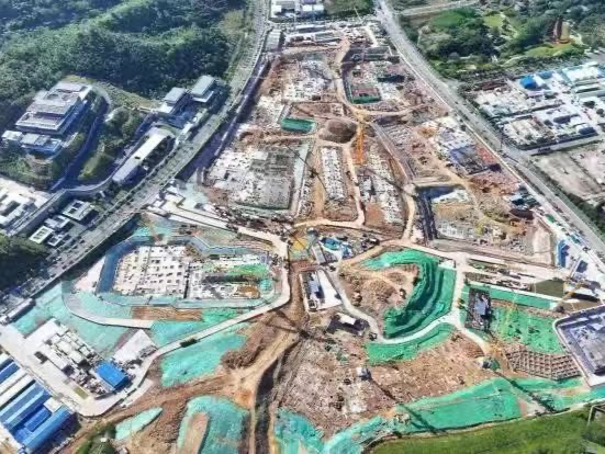 深圳海洋大学东校区一批工程封顶，大鹏新区与南方科技大学签订协议