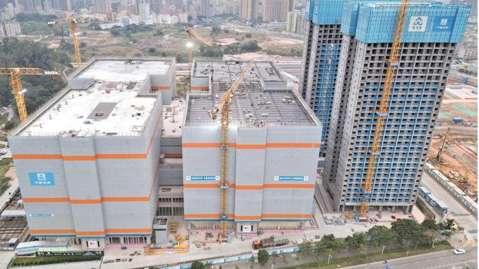 深圳安居集团首个“工业上楼”项目封顶
