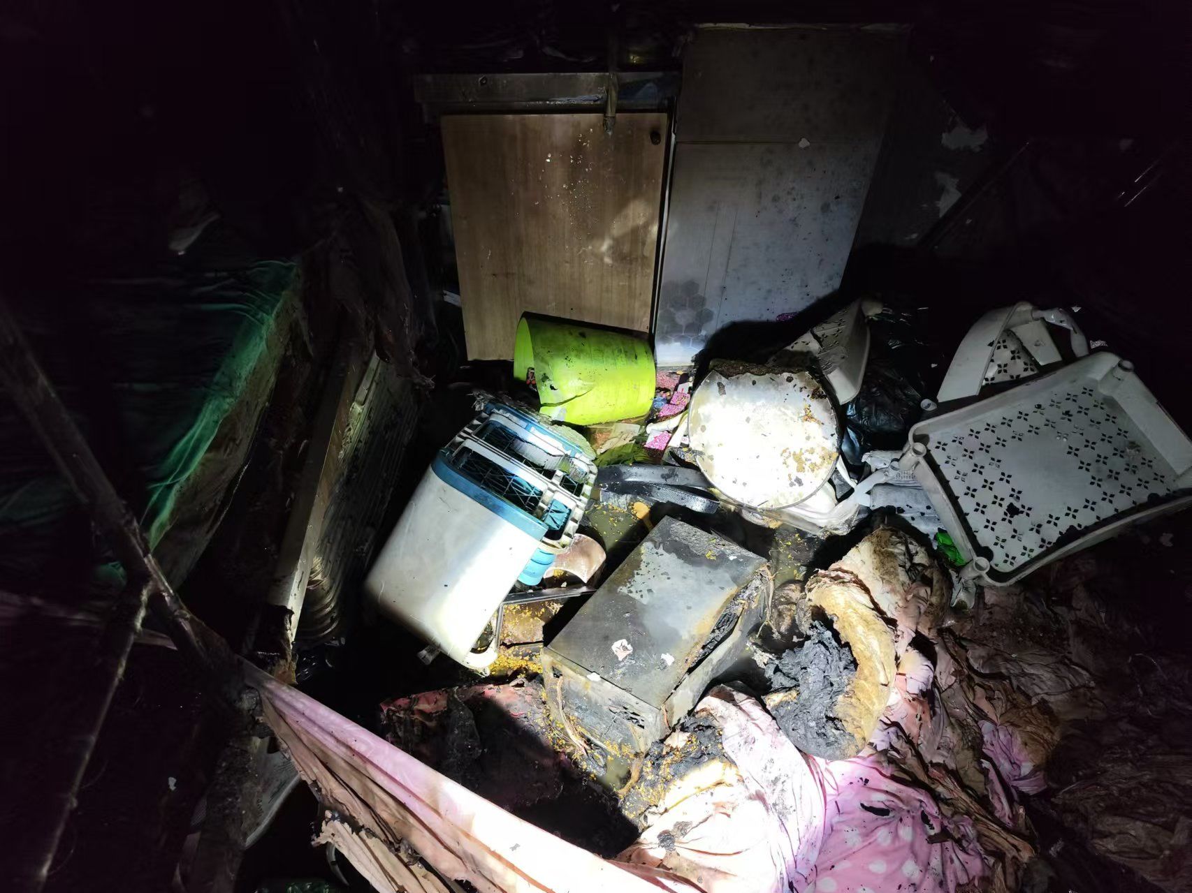 北京一居民家起火致1死4伤，又是电动自行车电池“进楼入户”