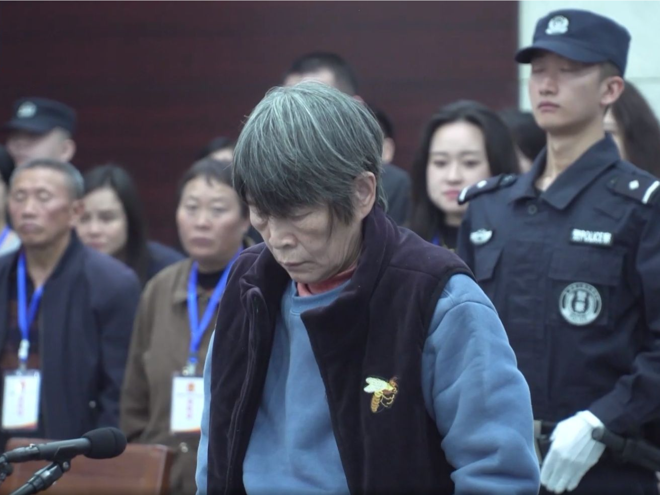 人贩子余华英被押解到贵州省高院