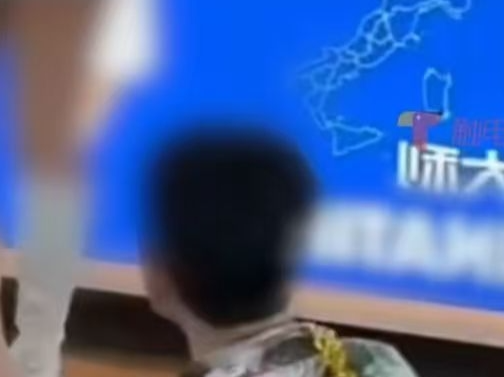 “用竹签捅女游客”竟是引流剧本！频频博眼球的千万粉丝网红被行拘 | 网事