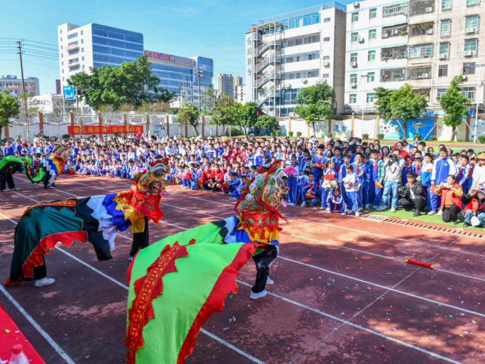 坪山街道：非遗麒麟“舞”进校园