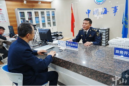 承诺办证“不停航”！局长现场办公解难题