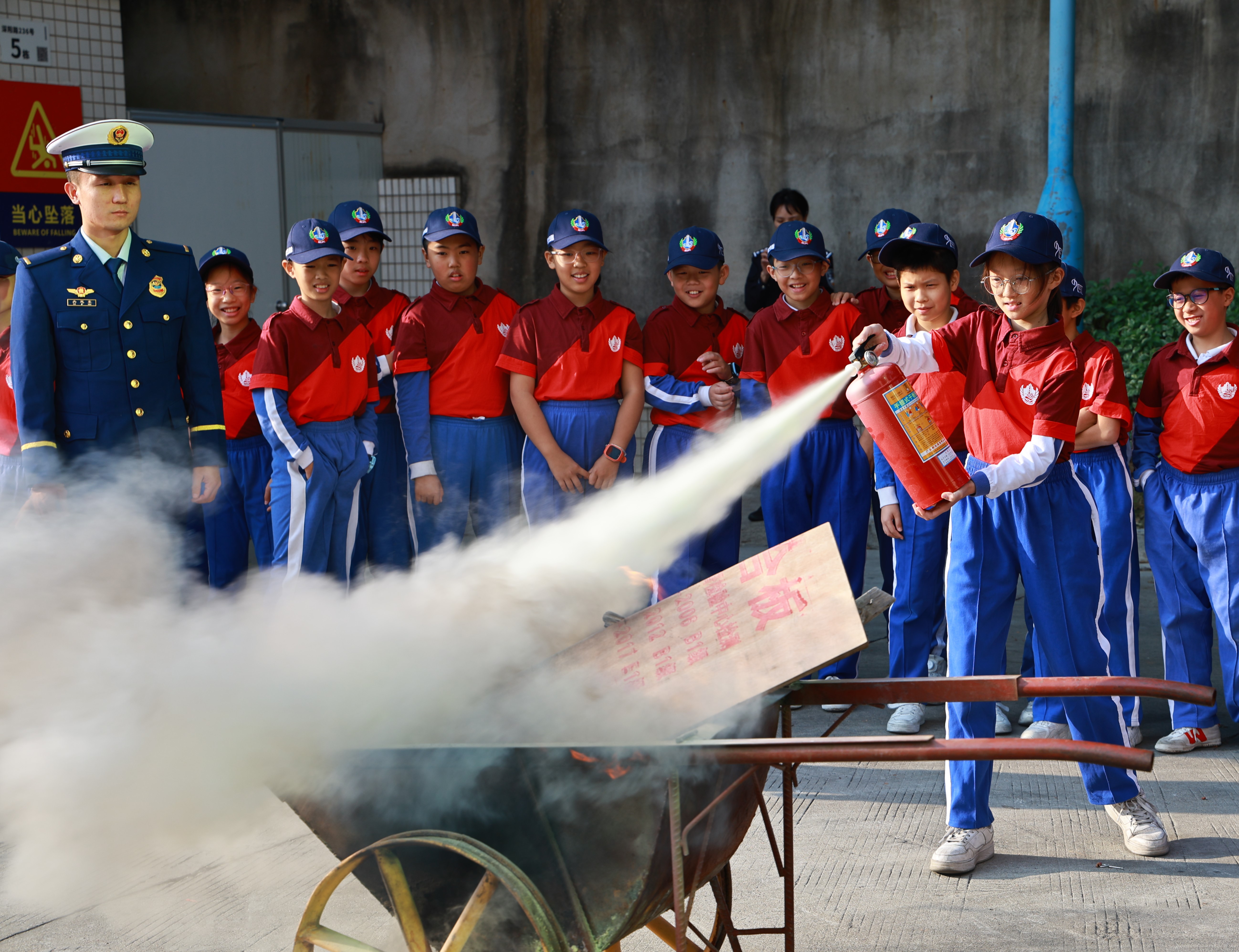 小小少警大变身！消防科普实战演练燃爆全场