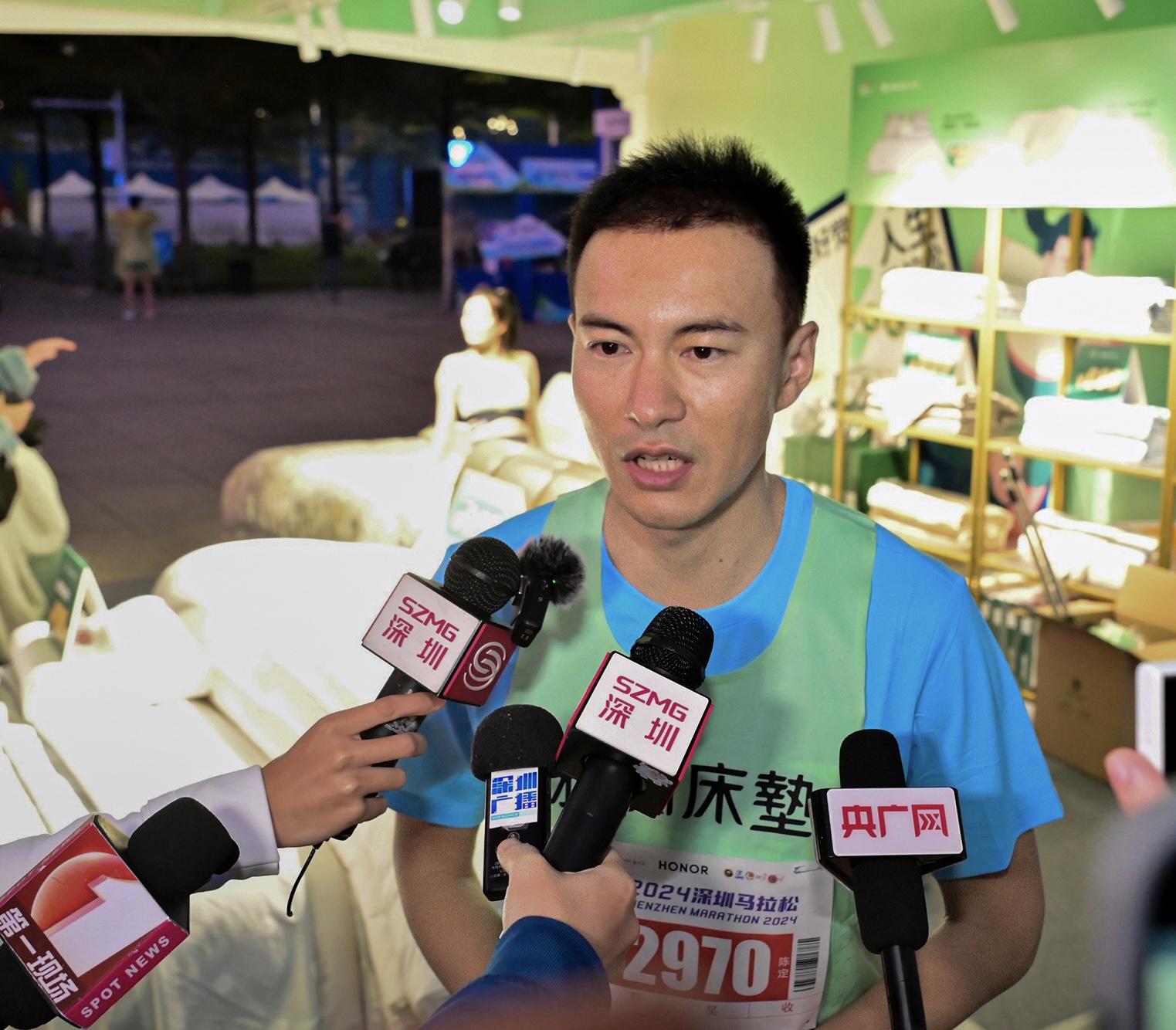  中国男子竞走奥运冠军陈定带领雅兰跑团出征“深马”