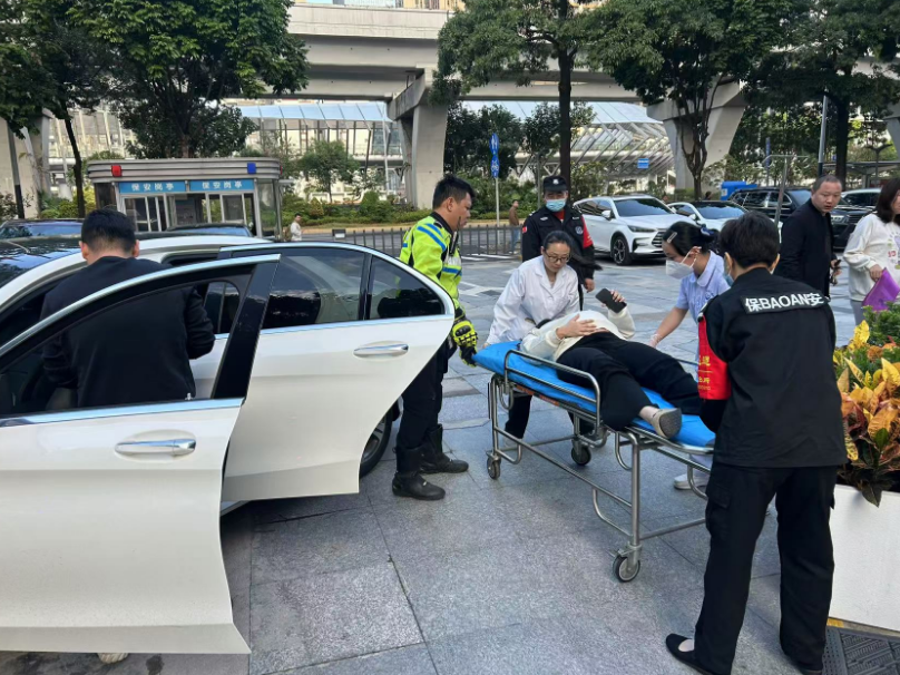 临盆孕妇遇早高峰，龙岗交警紧急送医