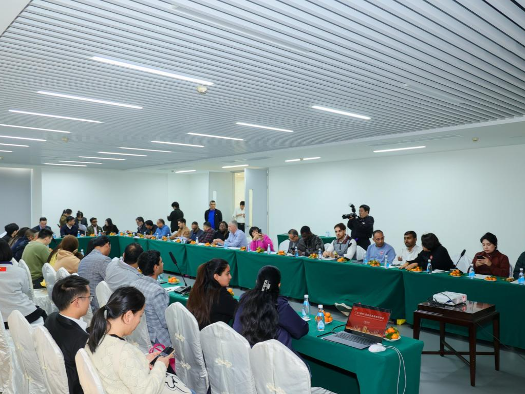 坪山区龙田街道商会组织开展“我帮企业找市场”业务对接活动