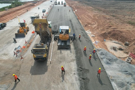 中山⇌珠海，坦洲大道工程项目启动路面施工