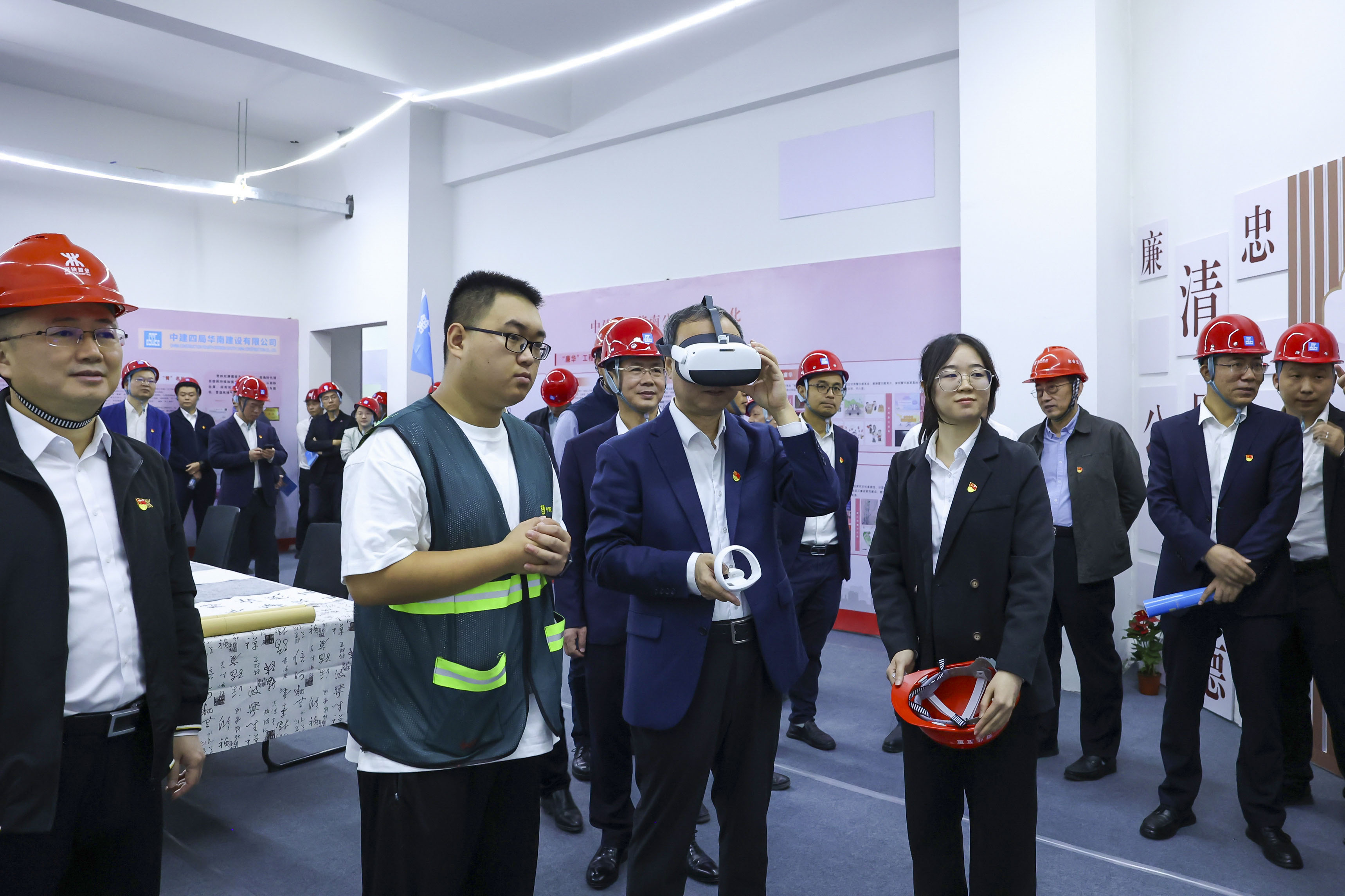 前海时代项目举行“廉洁共建”年度总结暨示范点观摩会