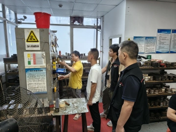 深入企业“把脉问诊”，东晓街道多措并举扎牢安全生产“警戒线”
