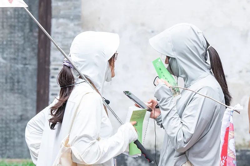 旅行路线可定制、提供陪聊拍照等服务……“私人陪游”真的靠谱吗？